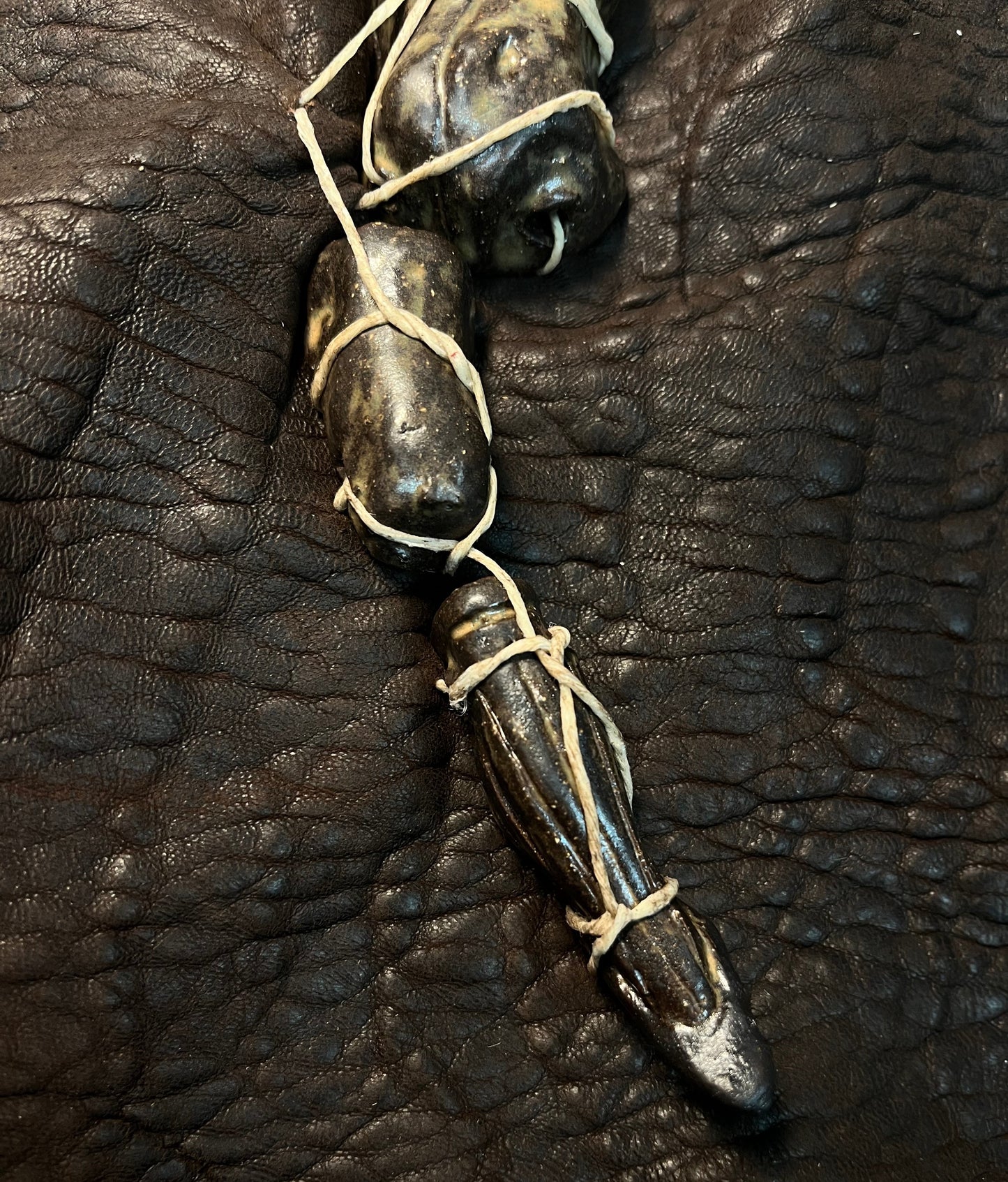 Methods of enshrinement — An Introduction to leatherwork and object formation (Genève-Florence)