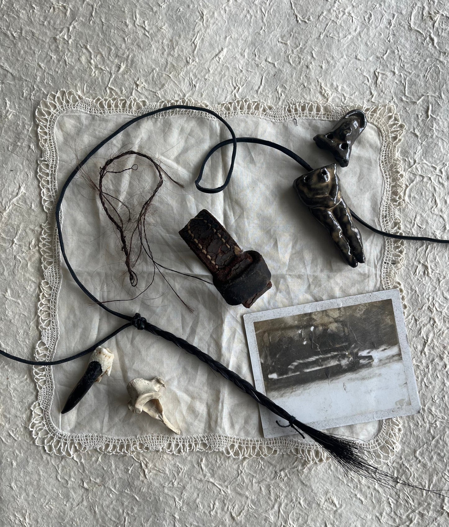 Methods of enshrinement — An Introduction to leatherwork and object formation (Genève-Florence)